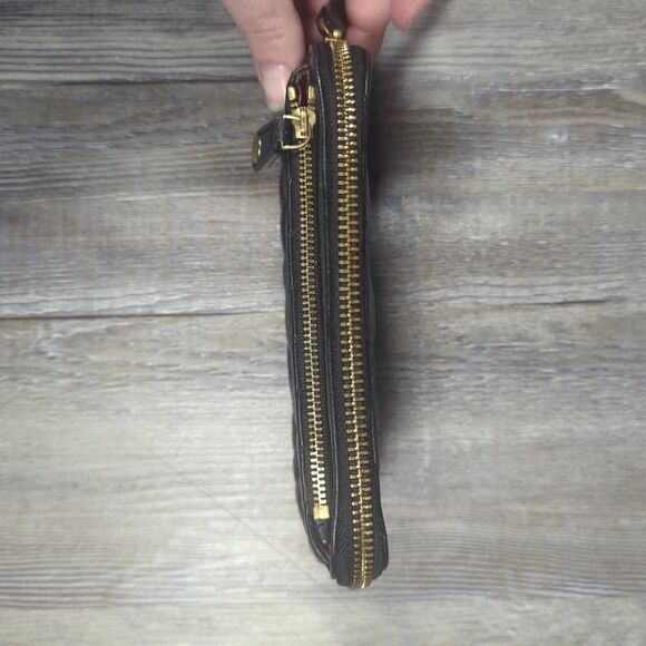 Vera Bradley Quilted Sophie Wristlet Genuine Leather Black W/ Floral Lining - Picture 12 of 12